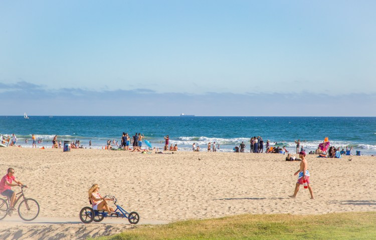 Lướt Sóng Cùng Niềm Vui - j882 cc Trải Nghiệm Đỉnh Cao